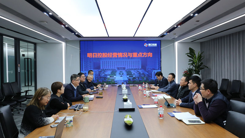 夏曉峰在明日控股、華都股份調(diào)研
